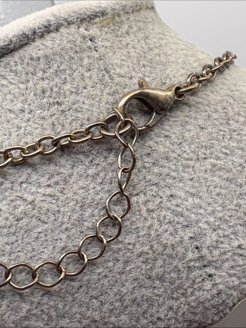 Vintage Gold-Tone Fleur-de-Lis Necklace with White Pearls and Frosted Beads - Picture 5 of 7
